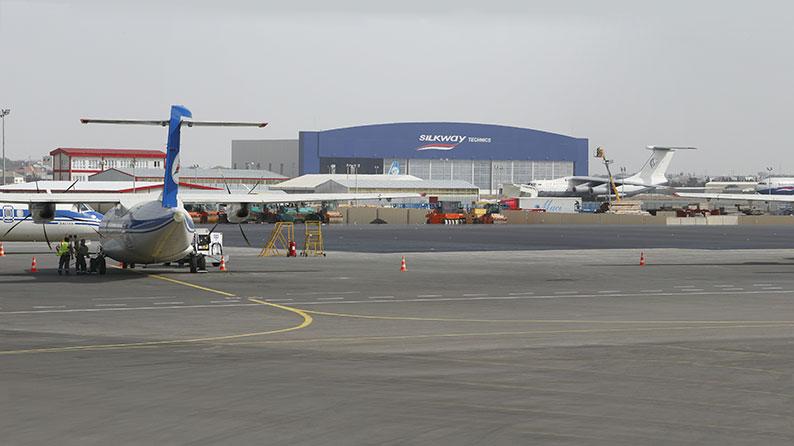 Bakı Aeroportunda yük terminalı istiqamətində yolun tikintisi