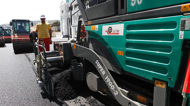 Bakı Aeroportuna giriş yolunun tikintisi